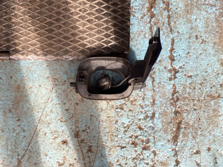 Audi q5 3.0 fuel cap and actuator 