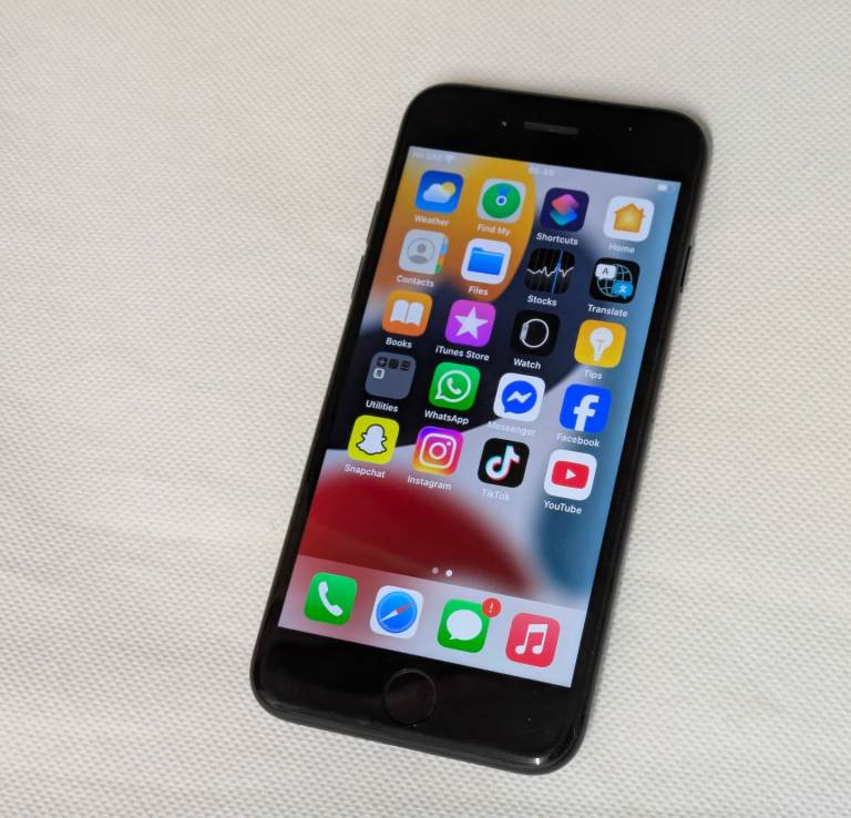 iPhone 7 32GB iOS 15 unlocked cheap phone for work, business, personal use 