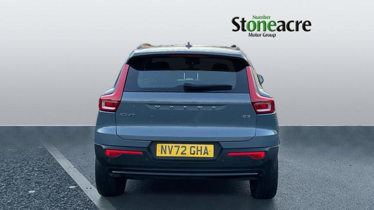 2022 Volvo XC40 Plus, B3 mild hybrid, Petrol, Dark ESTATE Petrol/Electric Hybrid Automatic