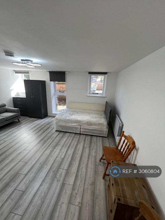 Studio flat in High St, Spalding, PE11 (#3060804)
