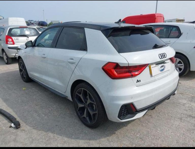 AUDI A1 BREAKING 