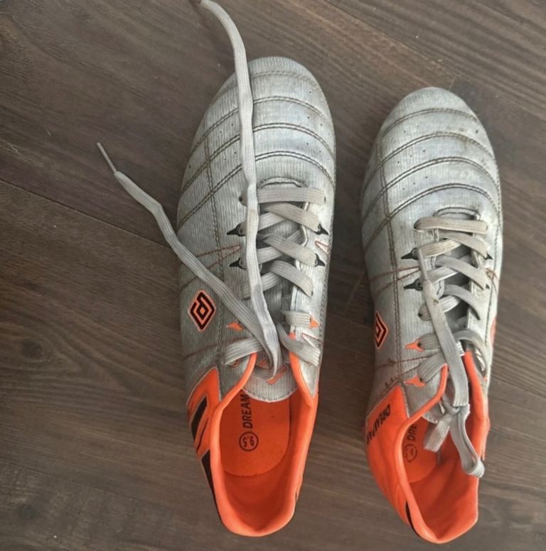 Men’s football boots size 8.5 