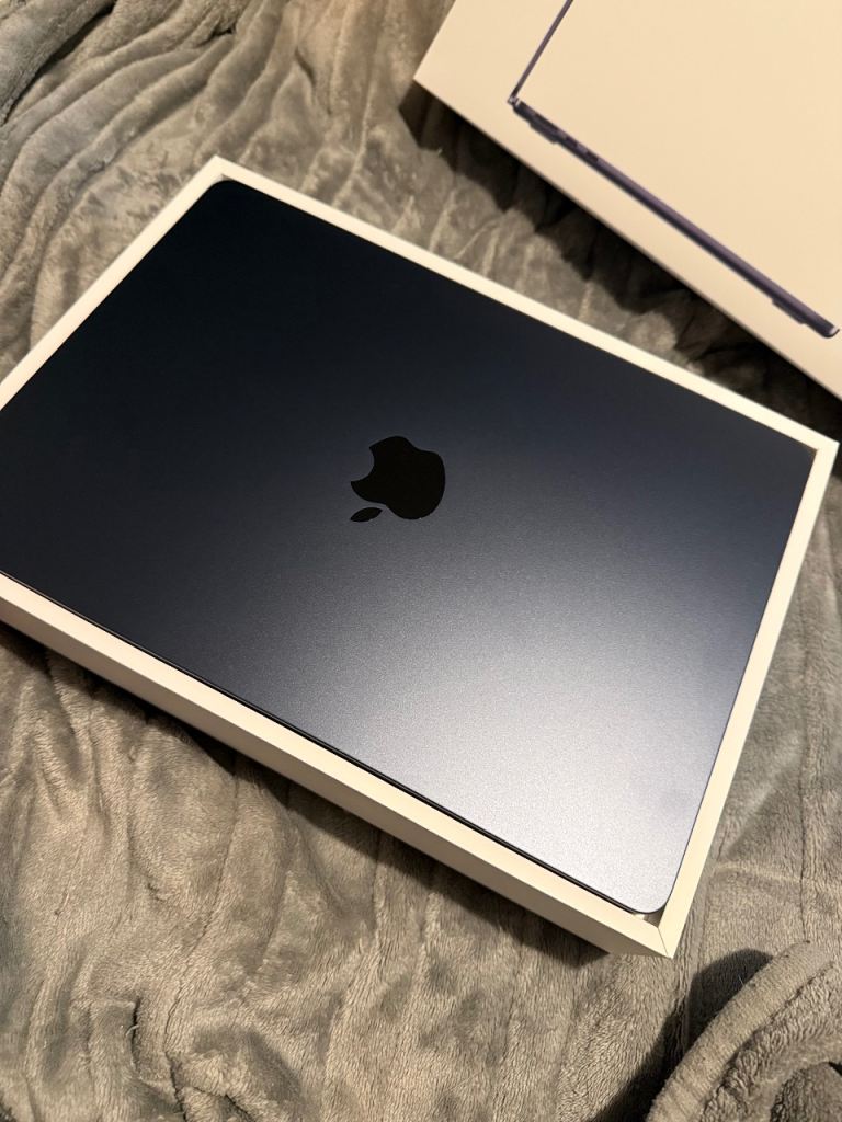 image for Apple MacBook Air 13.6'' M4, 16GB, 512GB, 2025, Midnight, UK