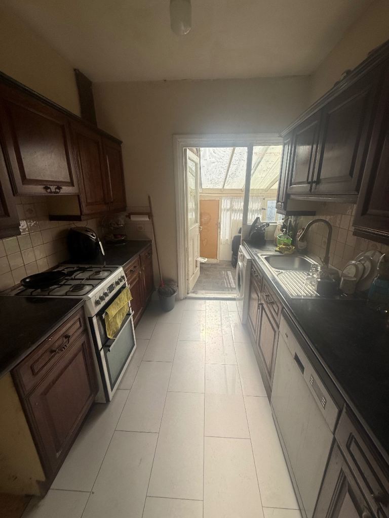 Spacious 3 room in Sevenking 