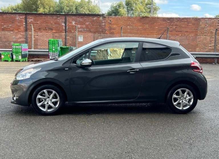 2014 Peugeot 208 1.2 VTi Style 3dr HATCHBACK PETROL Manual