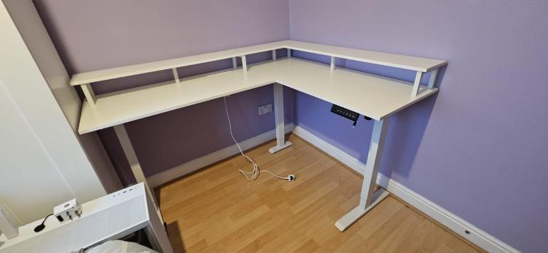 Good condition white desk