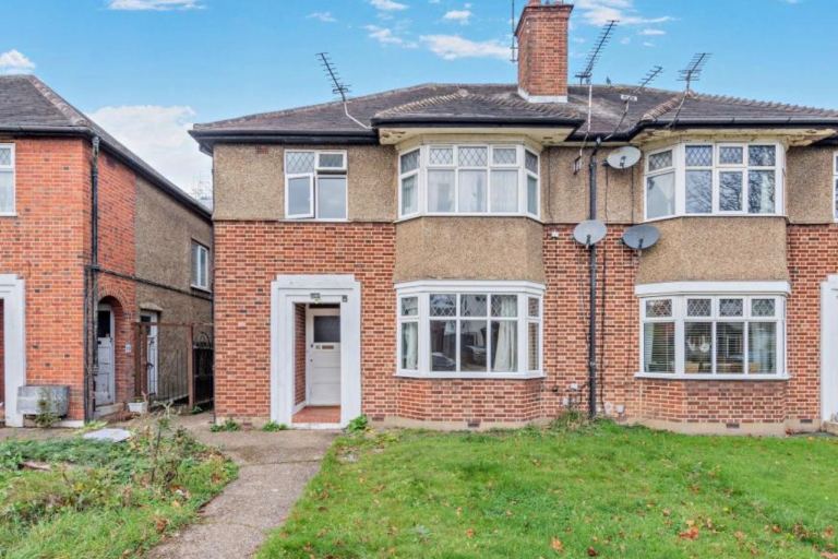 1 bed maisonette with 5 mins walk to tube station