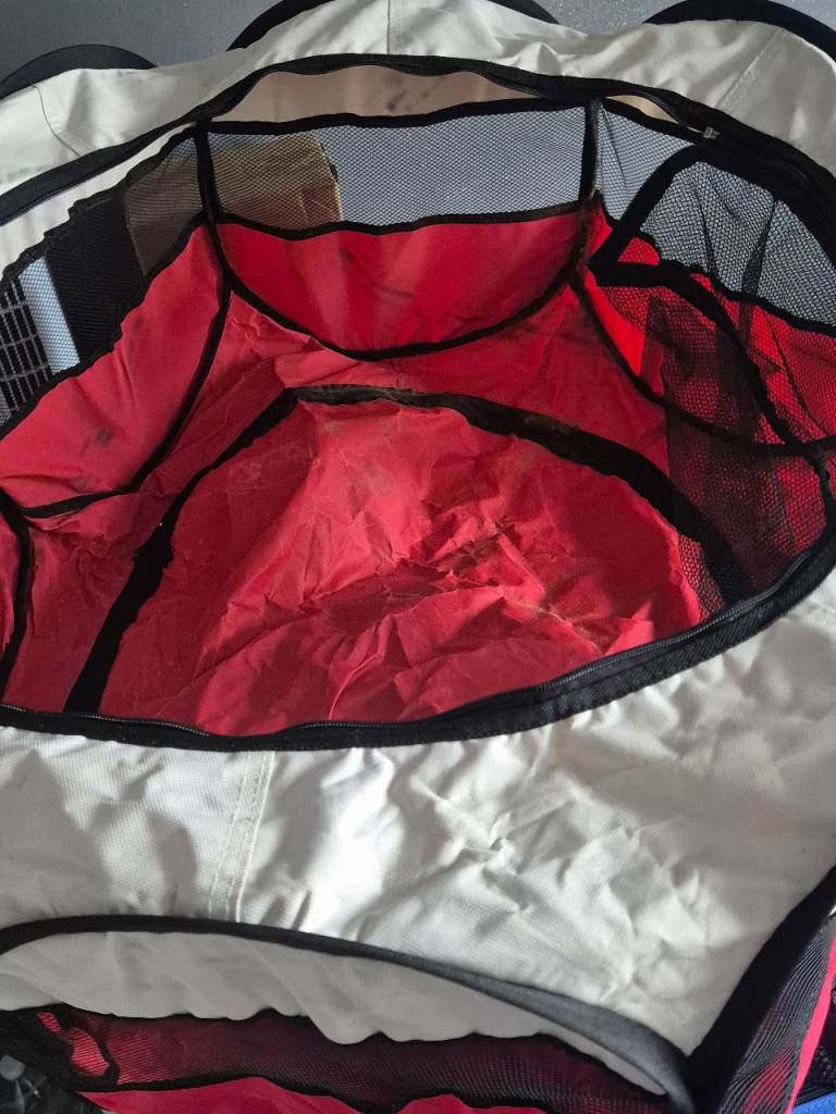 Large pet play pen