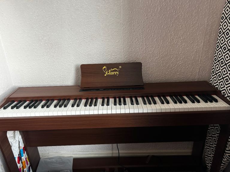 GLarry Piano