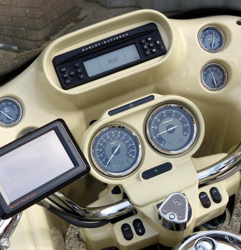 Harley Davidson FLTRUSE CVO Road Glide Ultra 1801cc – Rare collectors machine.