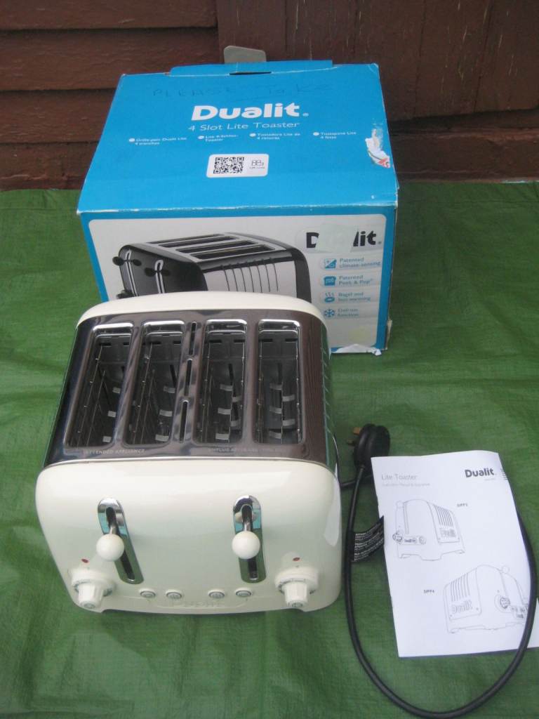 Brand New/Unused Dualit 4 Slot Lite Toaster 8 Heat + Bagel & Defrost Settings for only £75.00