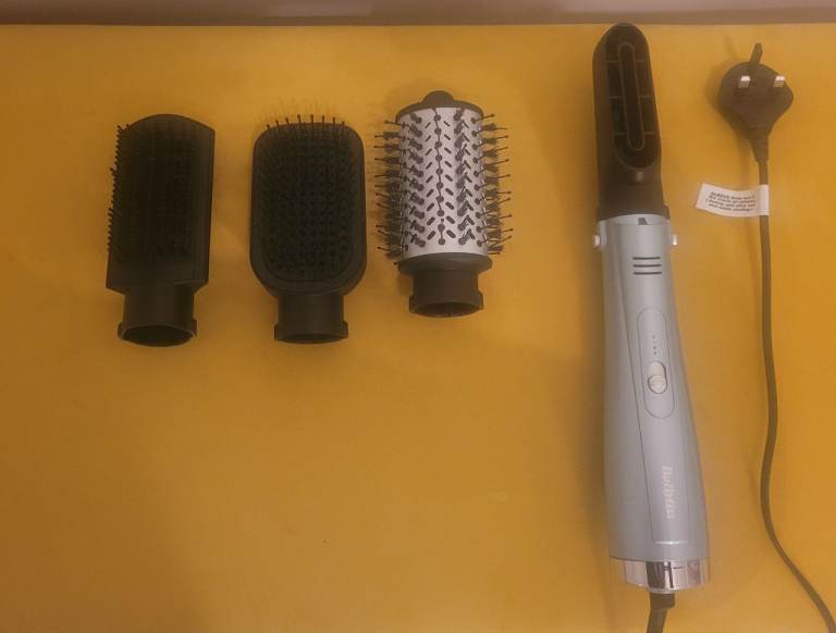 BaByliss hydro fusion anti frizz 4 in 1 hairdryer brush