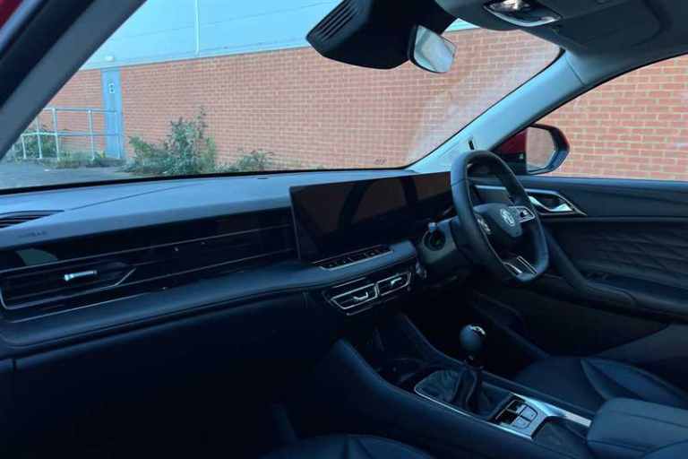 2025 MG MG HS 1.5 T-GDI Trophy SUV 5dr Petrol Manual Euro 6 (s/s) (169 ps) SUV Petrol Manual