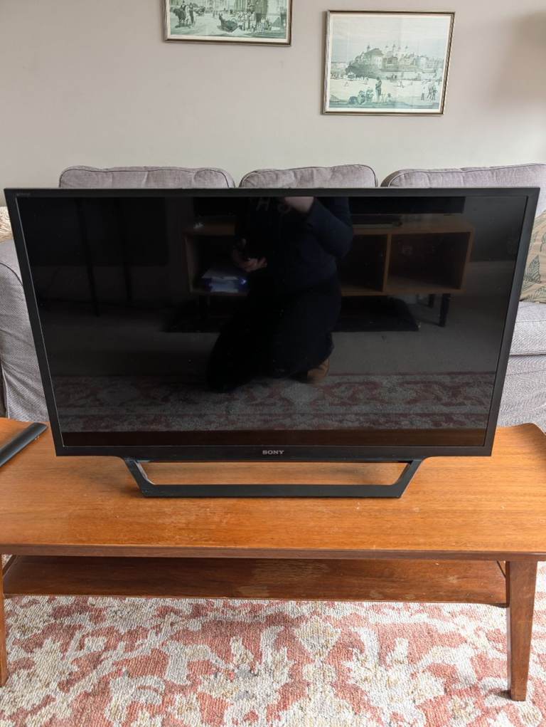 32 inch Sony bravia TV WD60 with stand