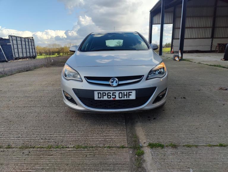 2015 Vauxhall Astra 1.4T 16V SRi 5dr HATCHBACK Petrol Manual