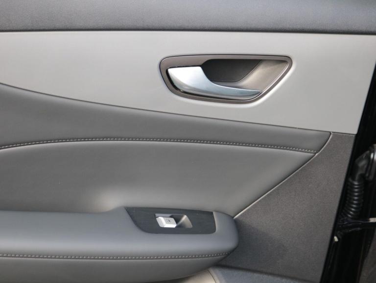 2025 MG MGS5 64kWh Trophy Long Range SUV 5dr Electric Auto (231 ps) HATCHBACK Electric Automatic