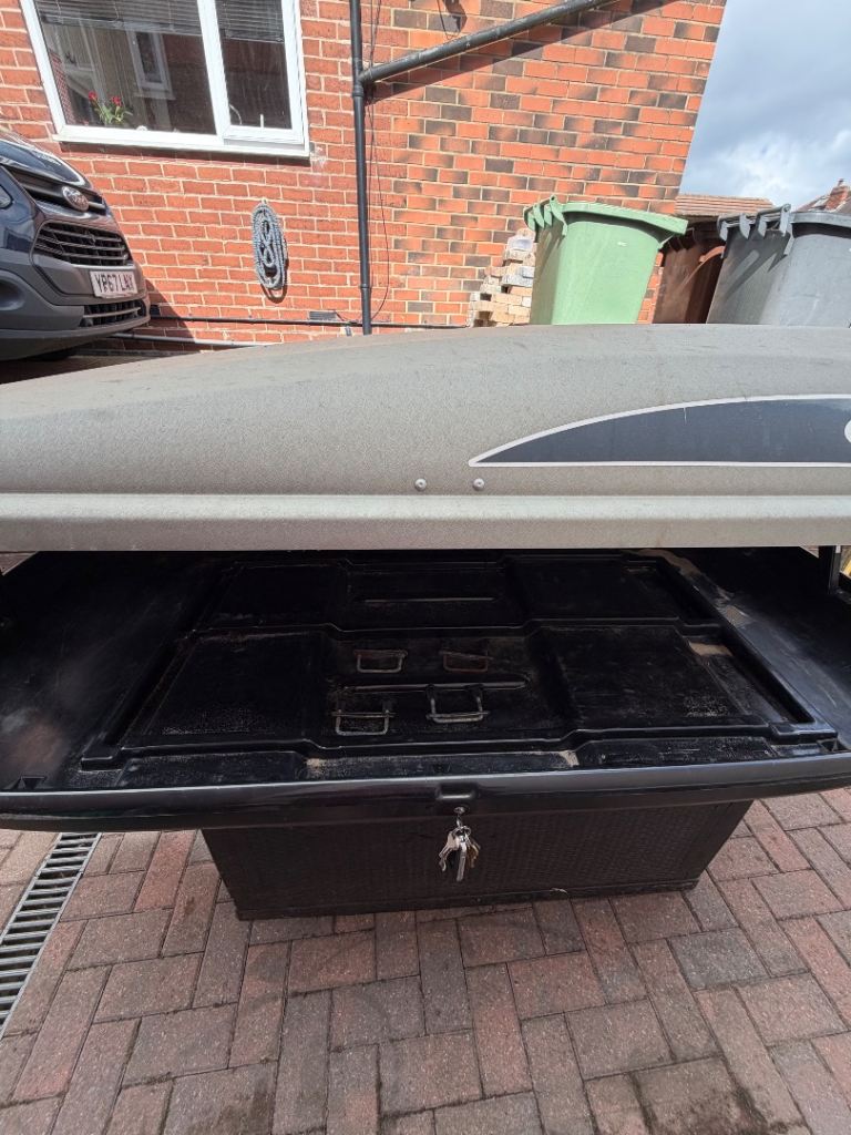 Roof Box with Keys – Large Capacity