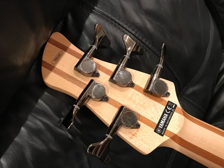 Yamaha TRBX305 5-String Bass Guitar,  Piano Black, sounds awesome 💪🎸