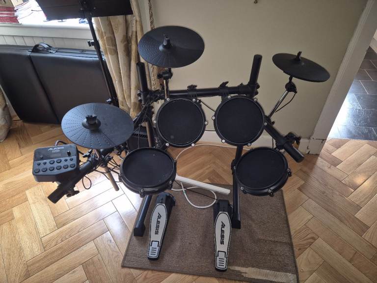 Alesis Turbo Mesh Kit electronic drum set in good working order