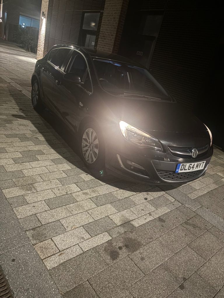 2015 Vauxhall Astra Elite 1.6 Petrol Automatic | ULEZ | Heated Leather Seats | Apple CarPlay