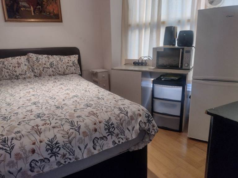 small double room 1 min to Brighton Pier