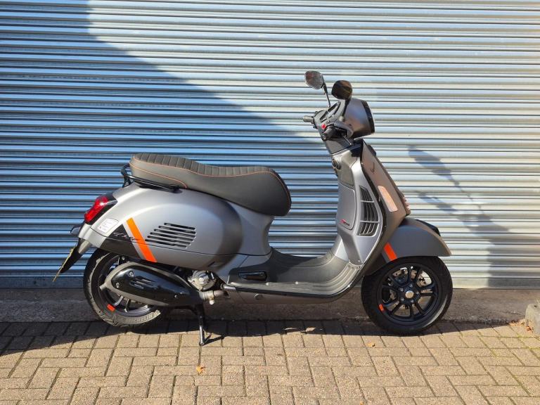 Piaggio Vespa GTS 300 SuperSport
