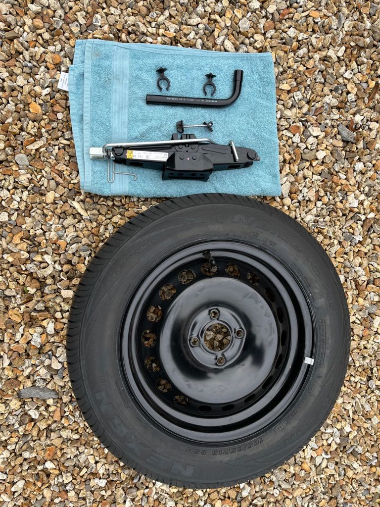 Dacia Sandero Genuine Spare wheel, Jack, Wheel Brace And Fixing Clips