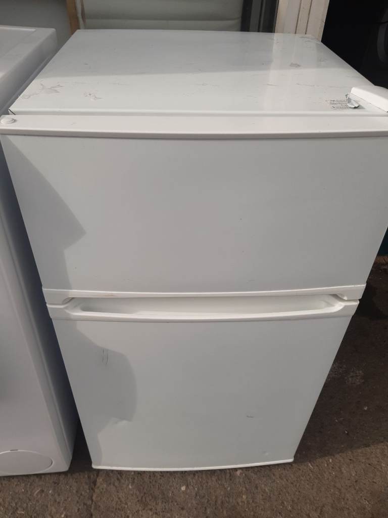 Under counter fridge freezer 