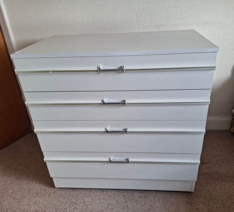 White chest - 4 Drawers