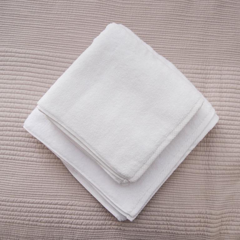Thread Edinburgh White Cotton Towel – New Condition