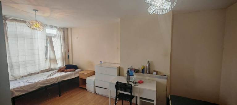 Canary wharf Full furnish room To let canary wharf Isle of dog area super fast WiFi 