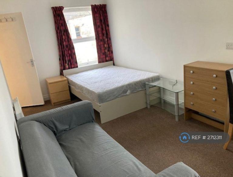 Studio flat in East Street, Bedminster, Bristol, BS3 (#2712311)