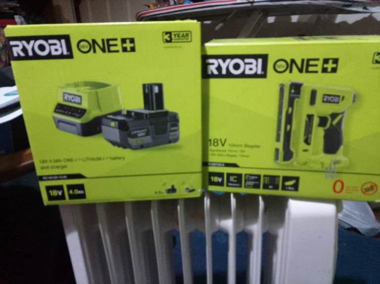 RYOBI 18v 10mm stapler with battery and charger R18ST50-0 
