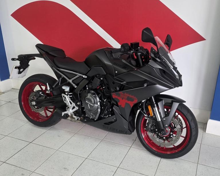 Suzuki GSX-8R