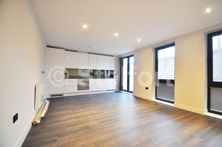 Studio flat in Granville Road, London, NW2