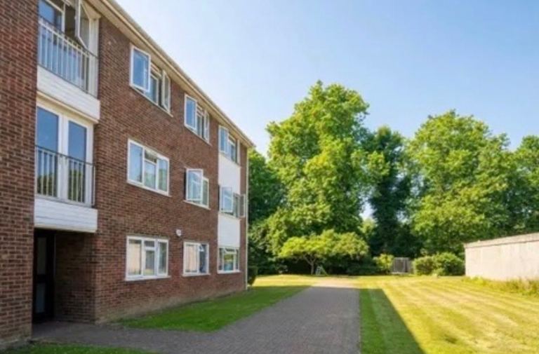  2bed flat for sale Manor Court Road, London W7