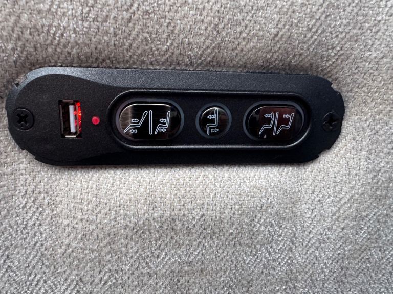 Electric recliner sofa in excellent condition, possible delivery 