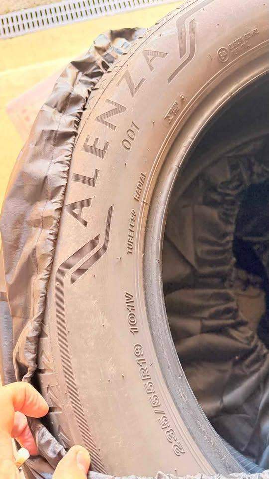 FOR SALE:  400£ for a Set of 4 Bridgestone Alenza Tires – Original Equipment (OE)​