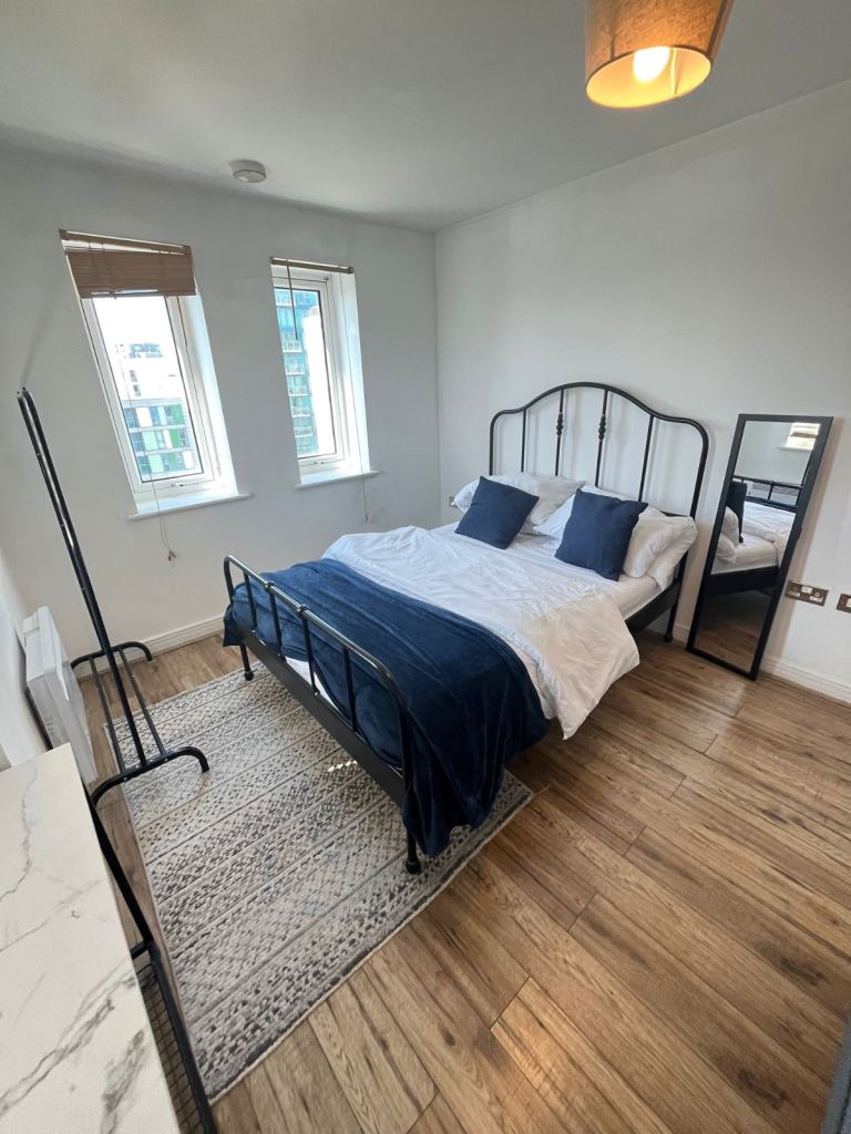 STUNNING ROOMS IN STRATFORD!! DSS AND UNIVERSAL CRETID ACCEPTED!!