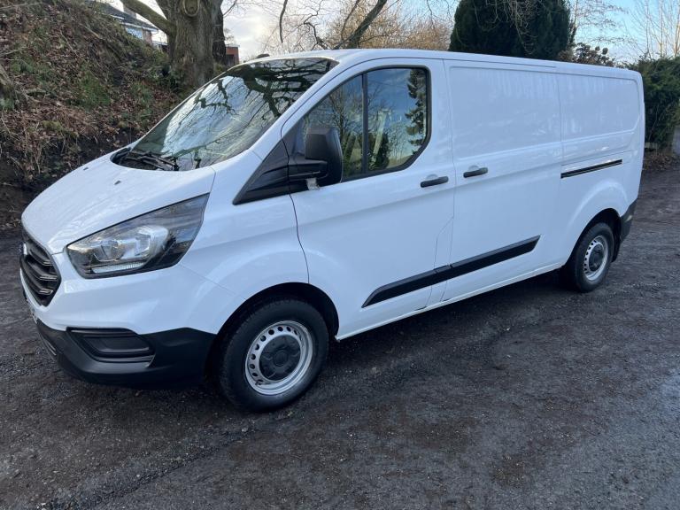 FORD TRANSIT CUSTOM 300 LEADER, L2, LONG WHEELBASE, EU6, WHITE.