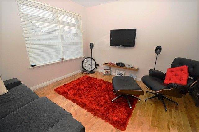 Bright, semi-detached, 1 bedroom house in Liberton – available April