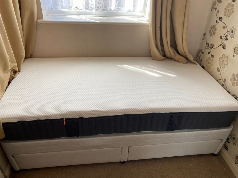 Single Storage Bed With Emma Mattress & Drawers – Excellent Condition