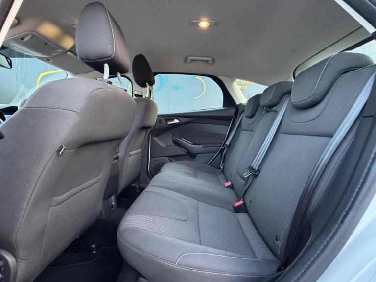 2013 Ford Focus 1.0 125 EcoBoost Titanium Navigator 5dr HATCHBACK PETROL Manual