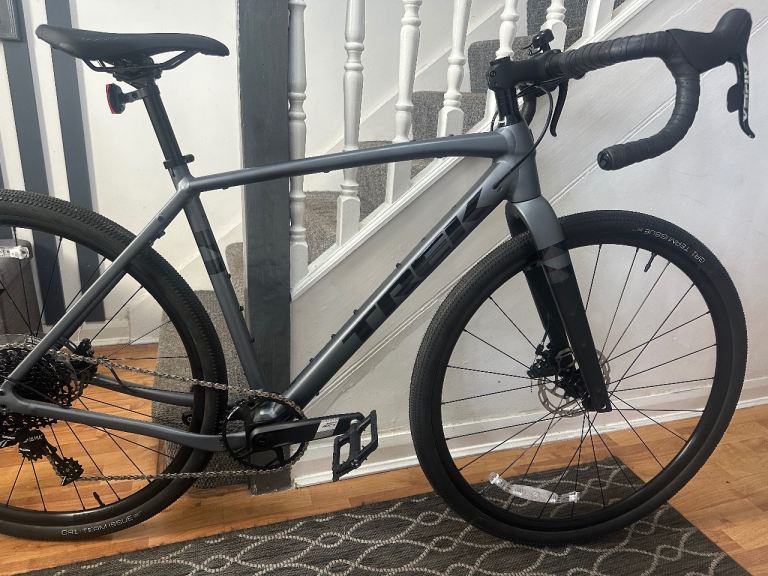 TREK Road Bike – Grey, Excellent Condition