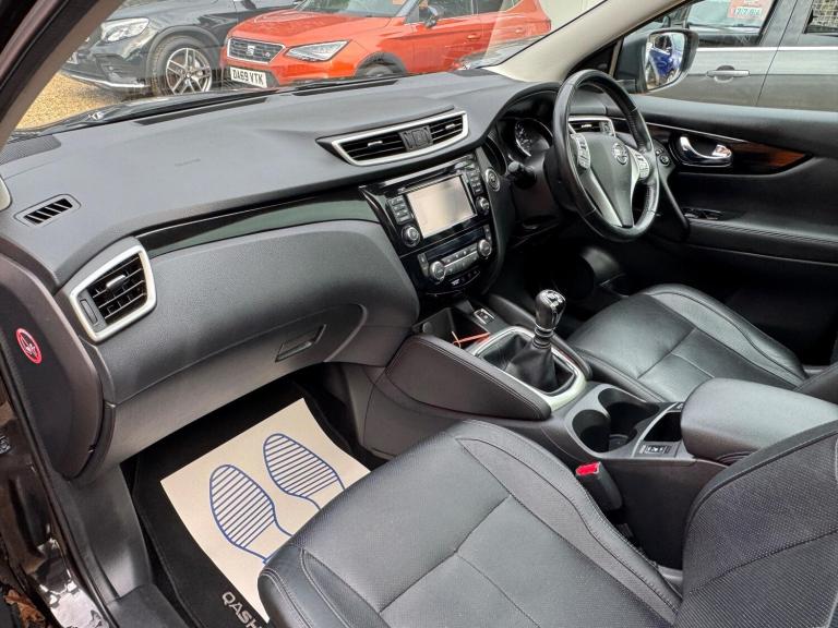 2015 Nissan Qashqai 1.6 DIG-T Tekna 2WD Euro 6 (s/s) 5dr HATCHBACK Petrol Manual