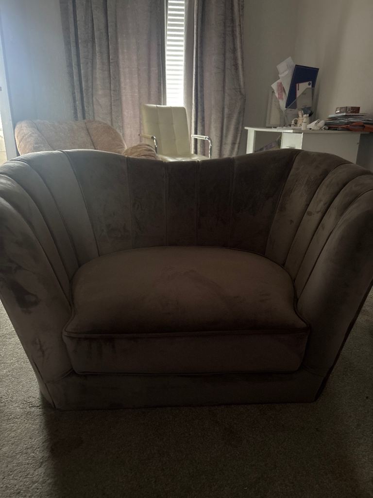 Designer room chair for sale 