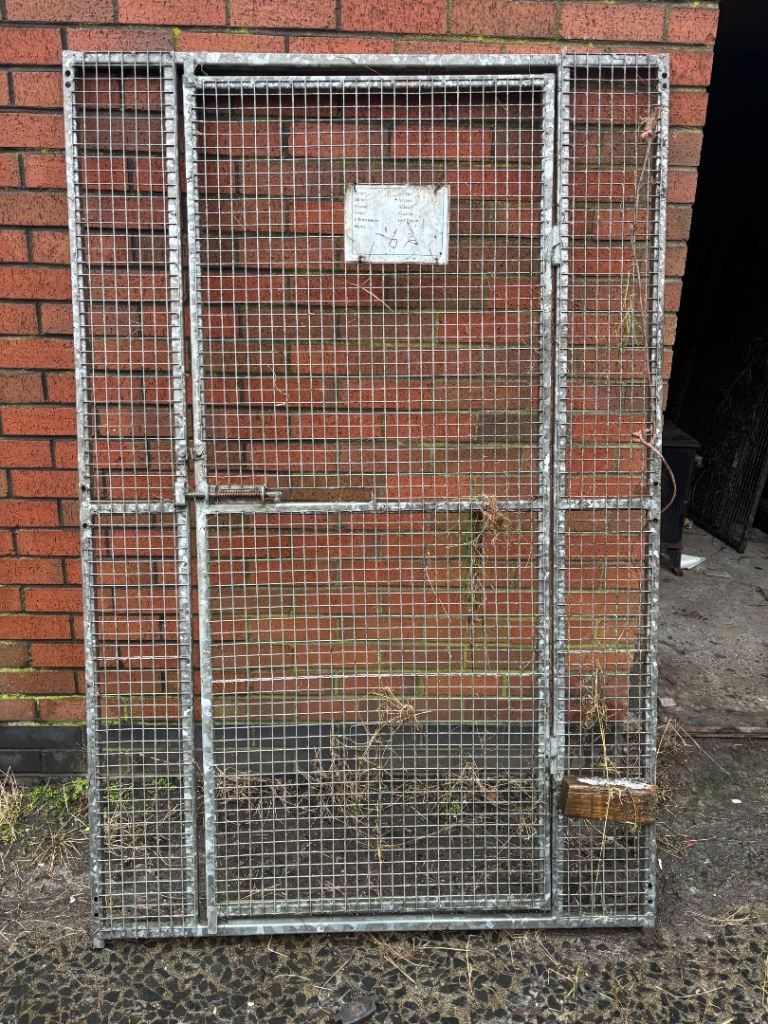 Dog run gate