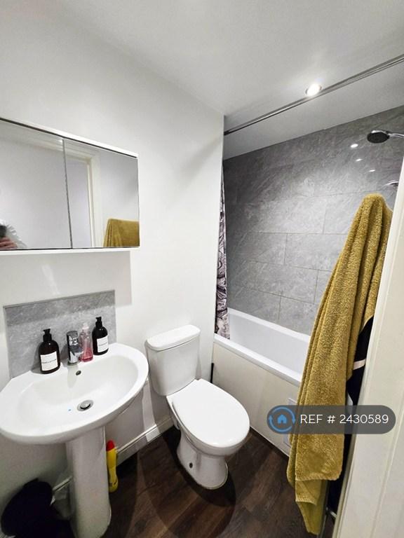 1 bedroom flat in Connaught Towers, Thornton Heath, CR7 (1 bed) (#2430589)