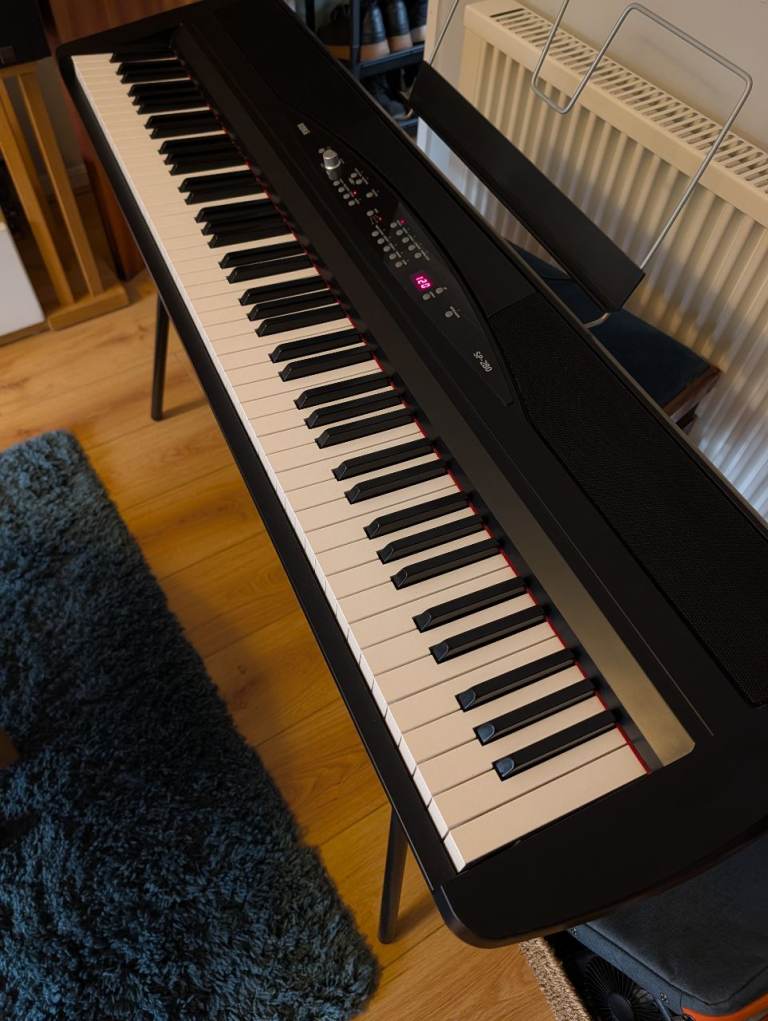 Korg SP-280 Digital Piano with Stand and Bench – Good Condition