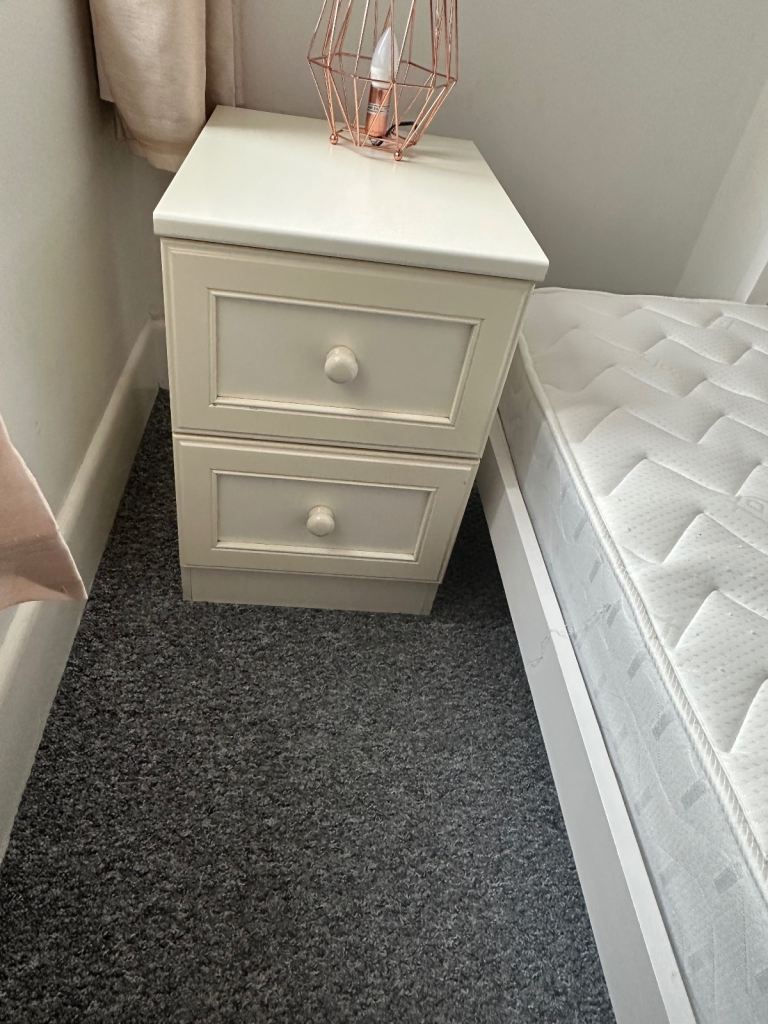 Bedside cabinet 